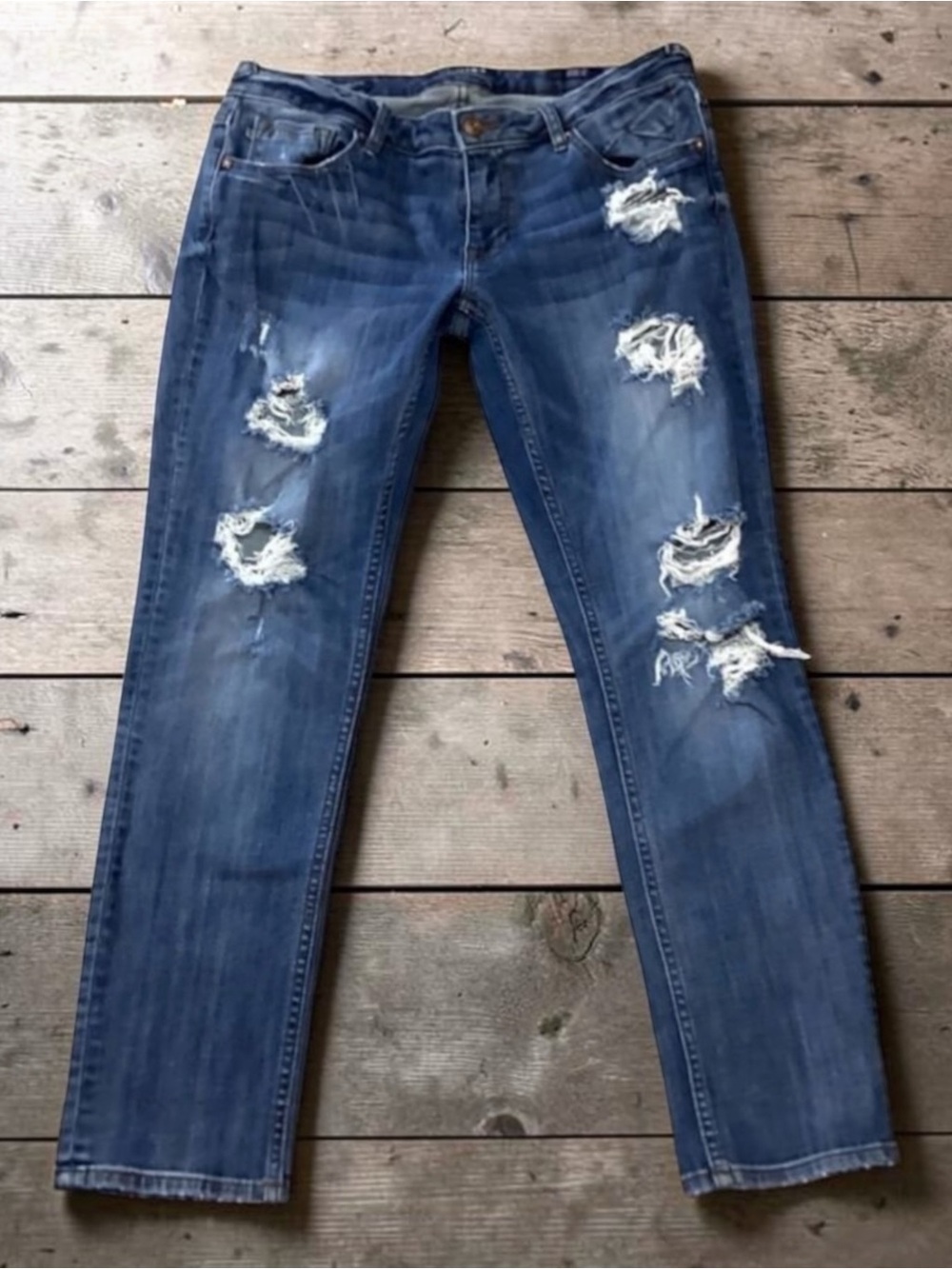 Vigoss The Thompson Tomboy Medium Wash Distressed Ripped Blue Jeans